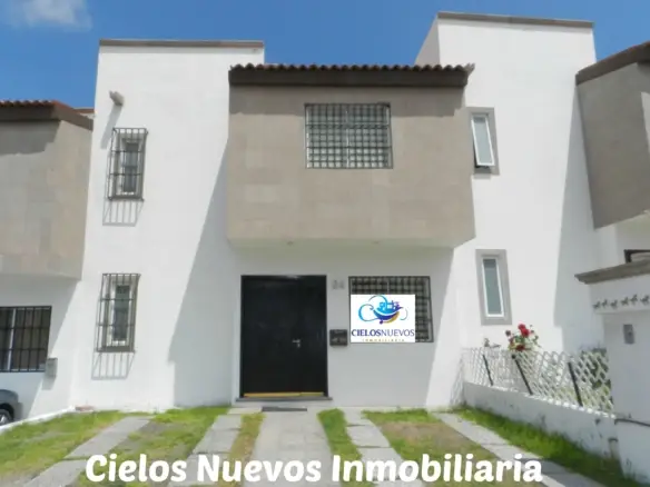 Casa en Renta sobre Avenida Principal – Fraccionamiento El Mirador, Querétaro.