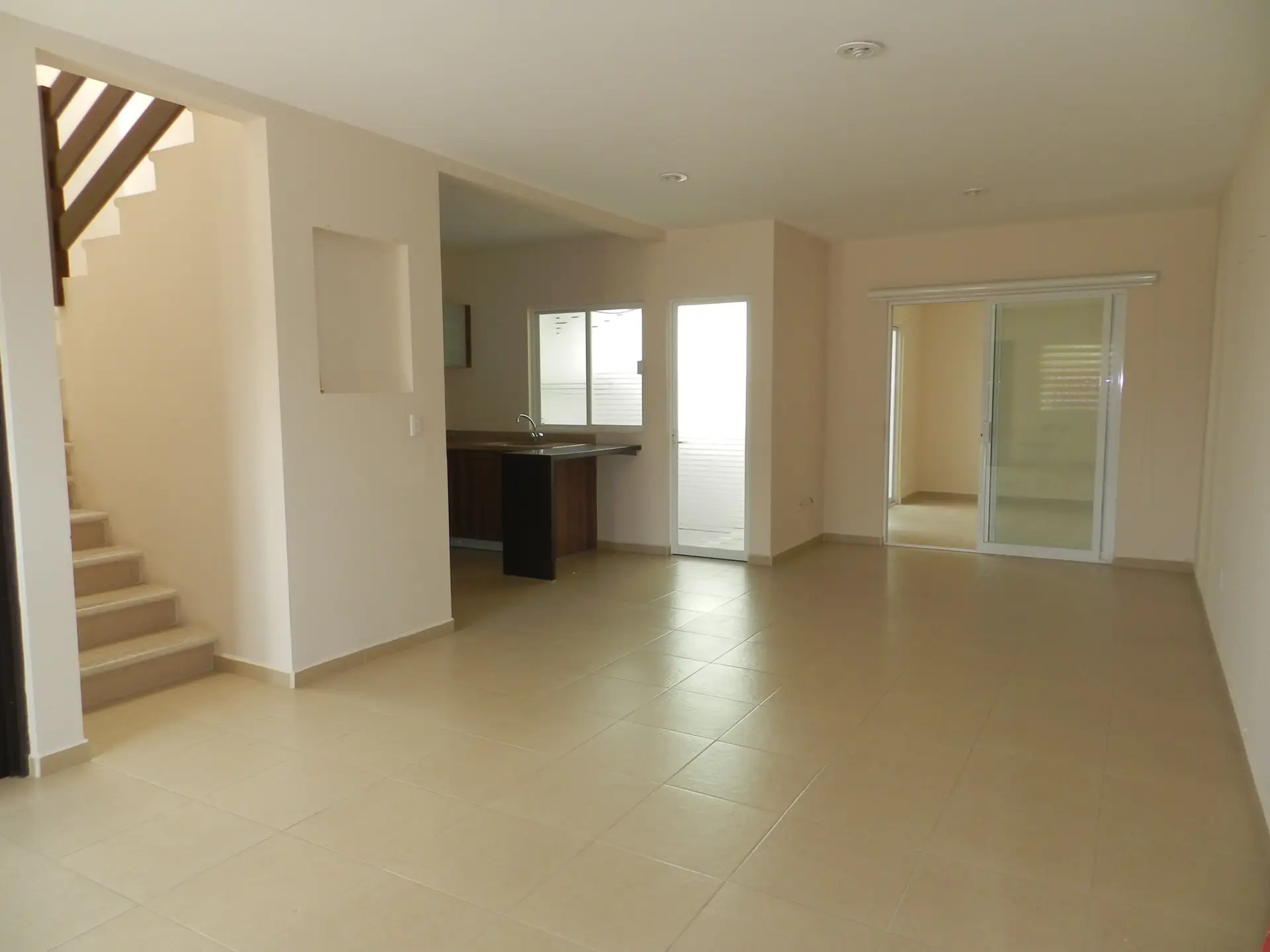 Casa en Renta sobre Avenida Principal – Fraccionamiento El Mirador, Querétaro.