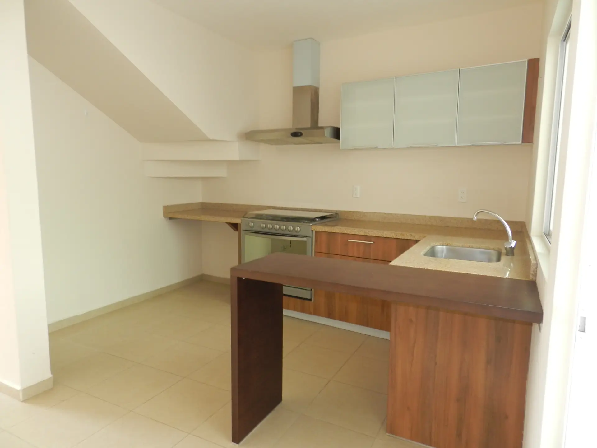 Casa en Renta sobre Avenida Principal – Fraccionamiento El Mirador, Querétaro.