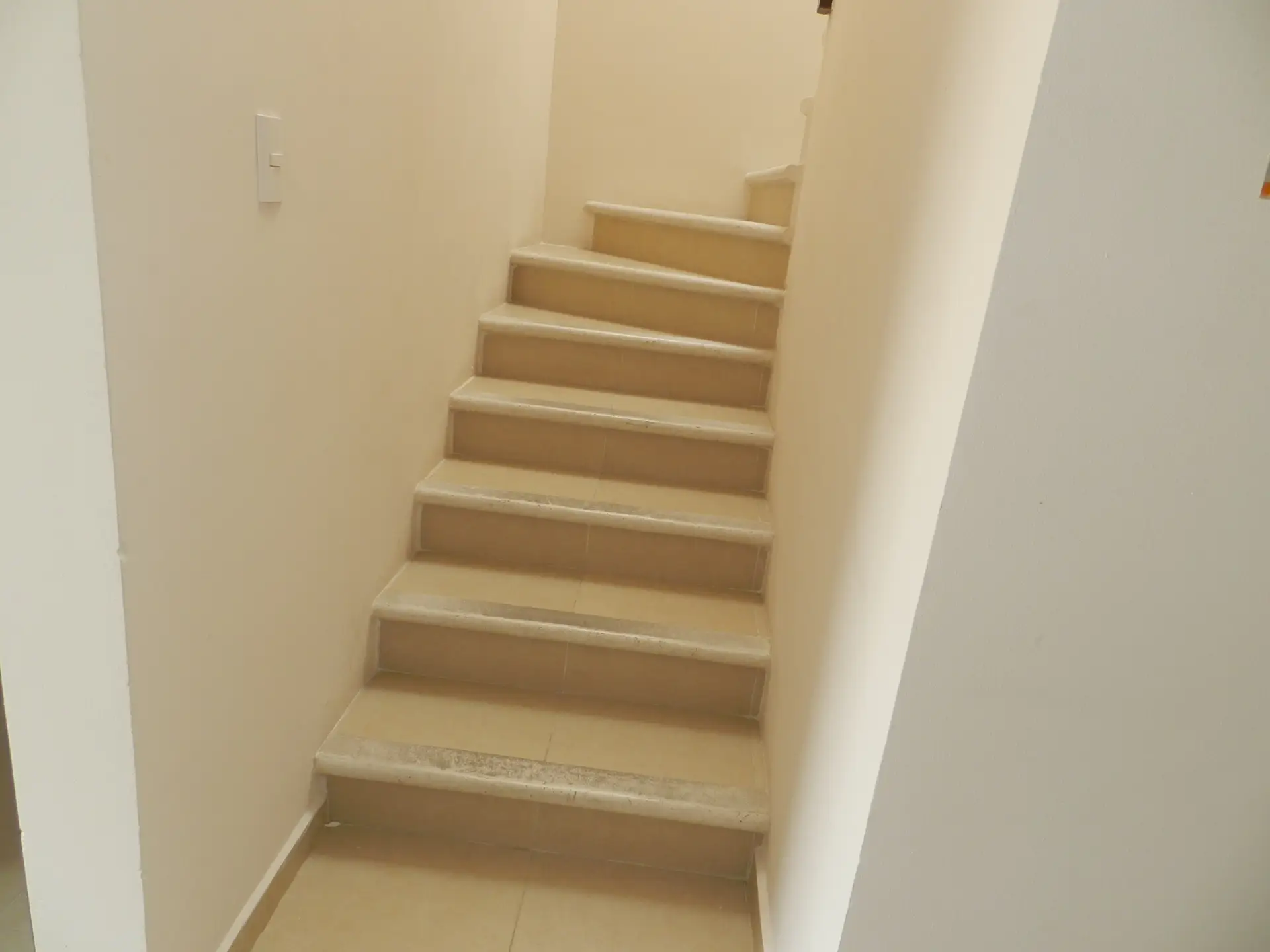 Casa en Renta sobre Avenida Principal – Fraccionamiento El Mirador, Querétaro.
