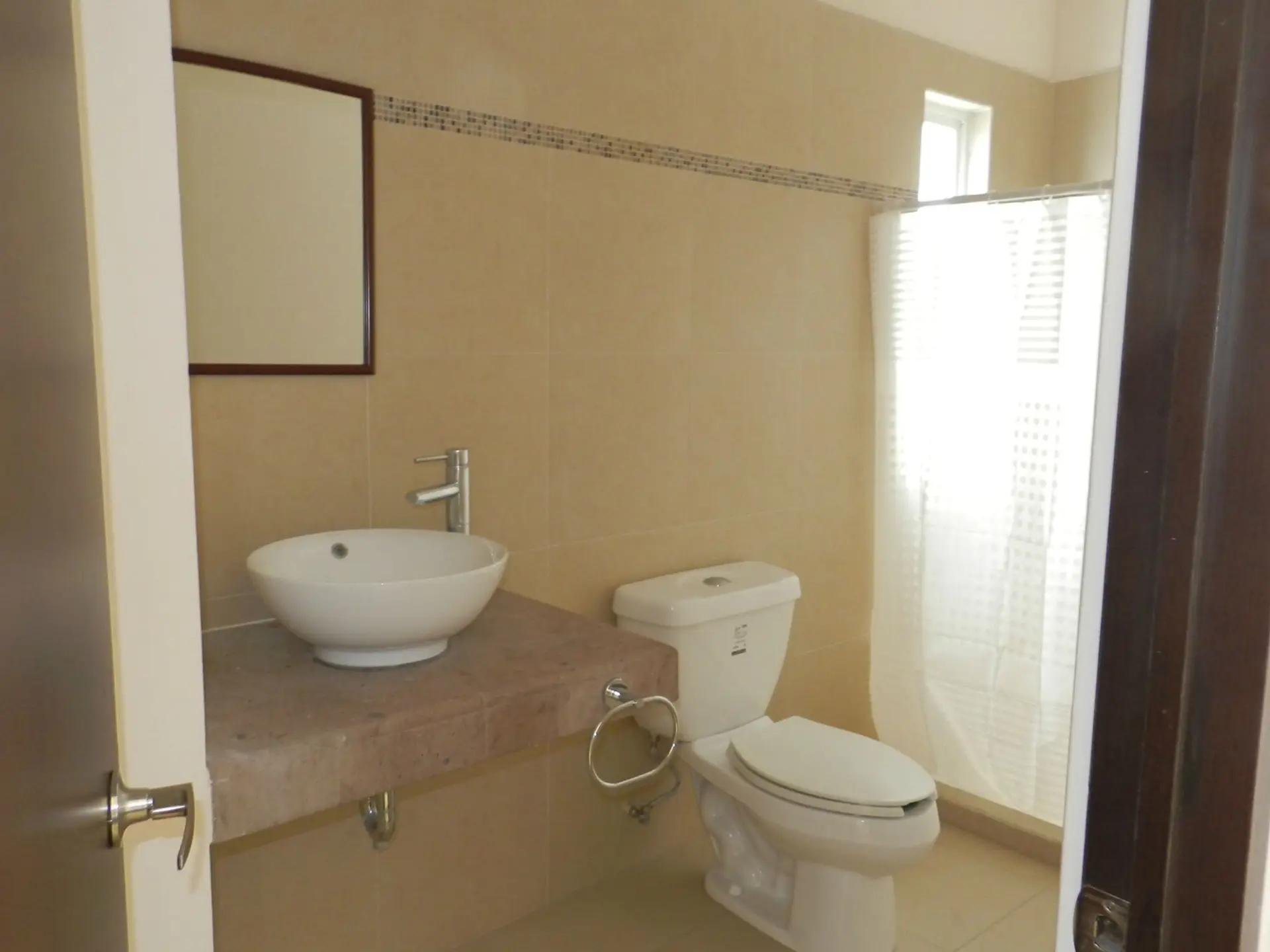 Casa en Renta sobre Avenida Principal – Fraccionamiento El Mirador, Querétaro.