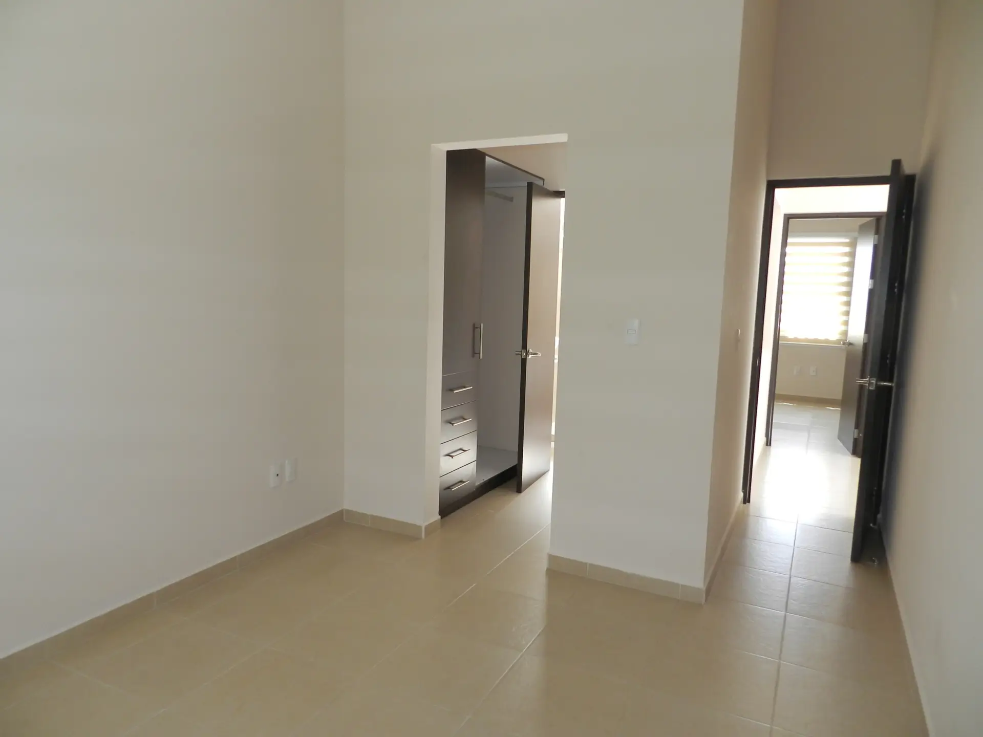 Casa en Renta sobre Avenida Principal – Fraccionamiento El Mirador, Querétaro.