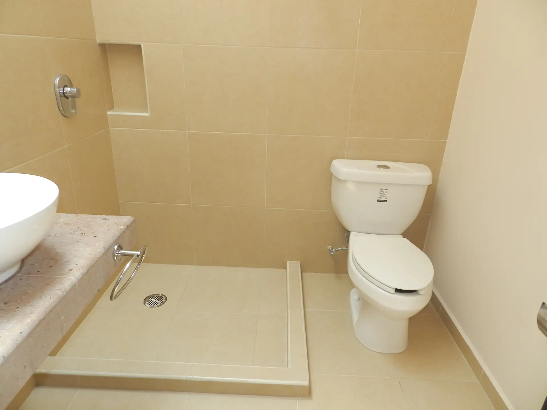 Casa en Renta sobre Avenida Principal – Fraccionamiento El Mirador, Querétaro.