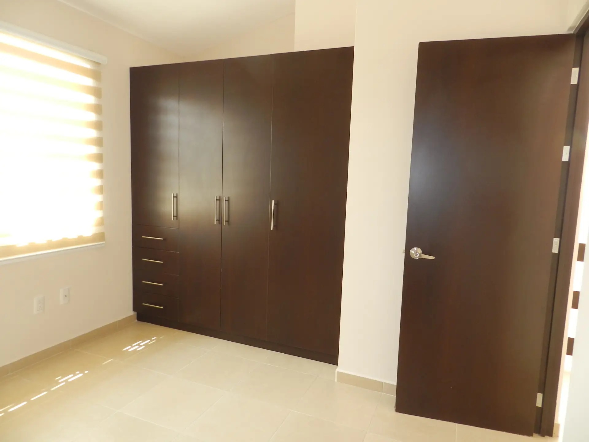 Casa en Renta sobre Avenida Principal – Fraccionamiento El Mirador, Querétaro.